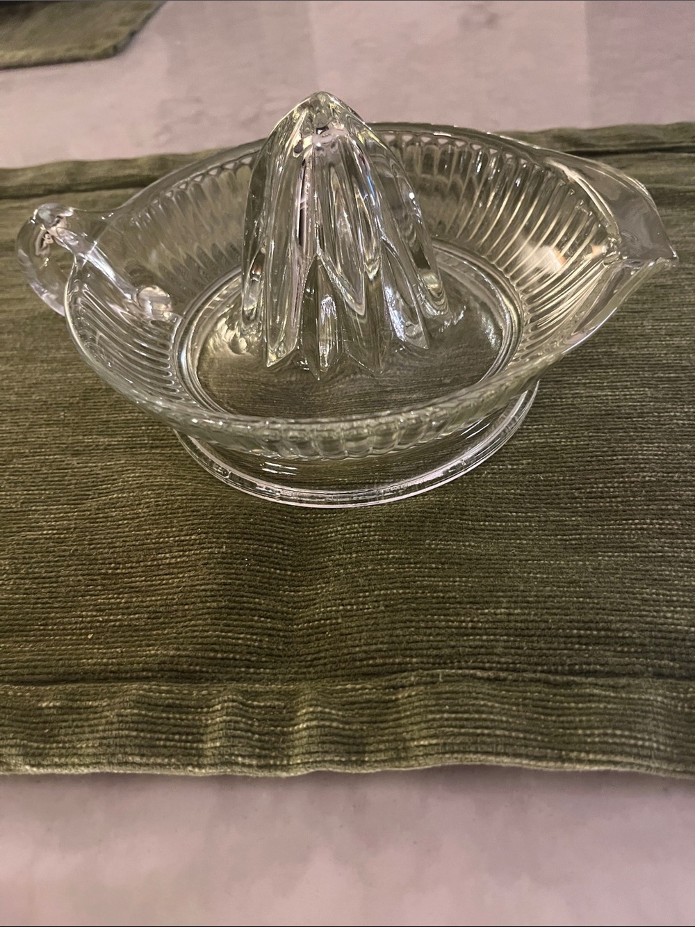 Vintage Clear Glass Citrus Juicer‎ Reamer w/ Handle and Pour Spout Ribbed Design